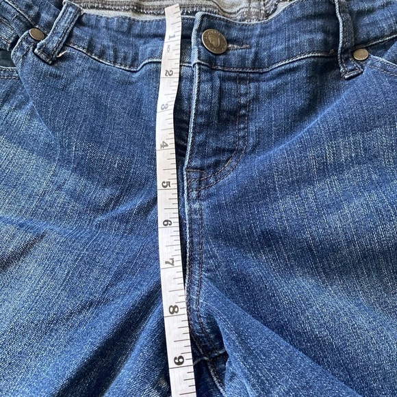 Torrid distressed denim jeans 14R - Picture 10 of 10